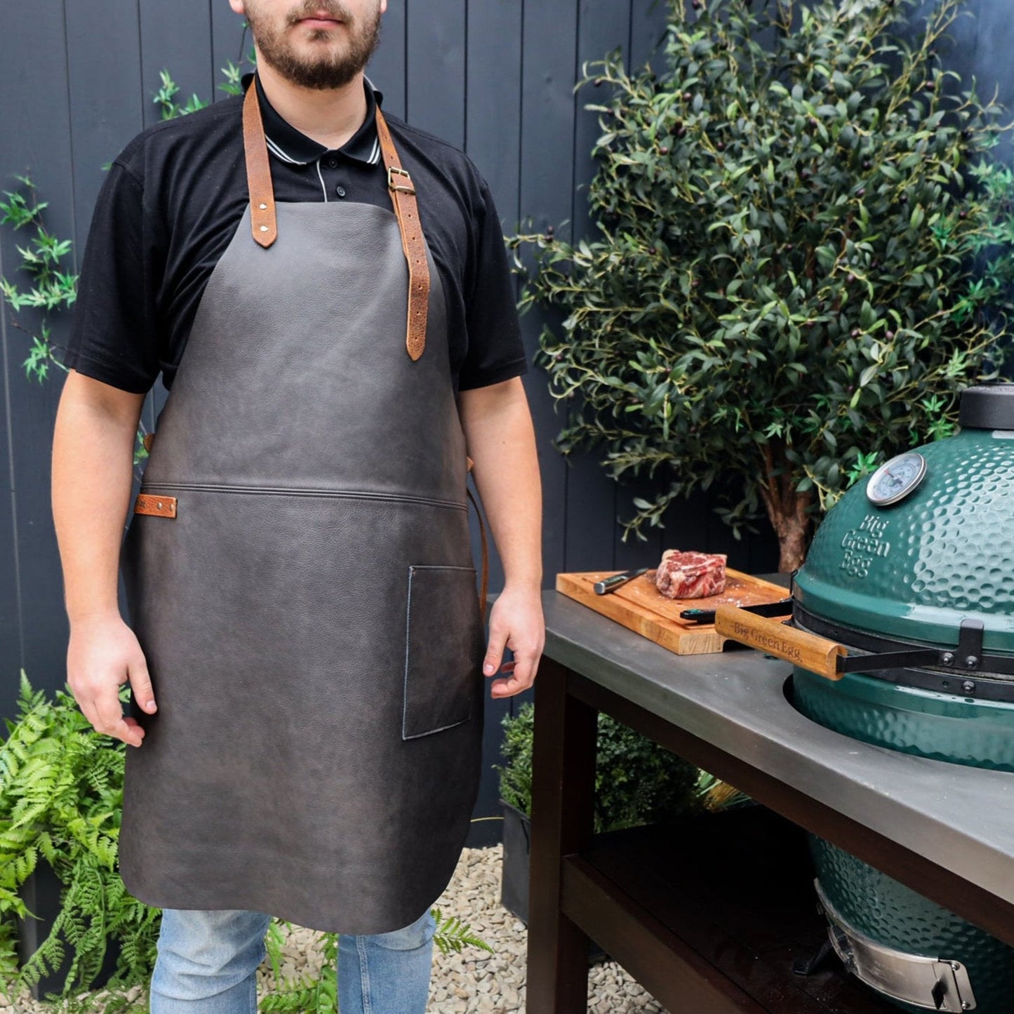 Big Green Egg Deluxe Leather Apron with Jute Bag